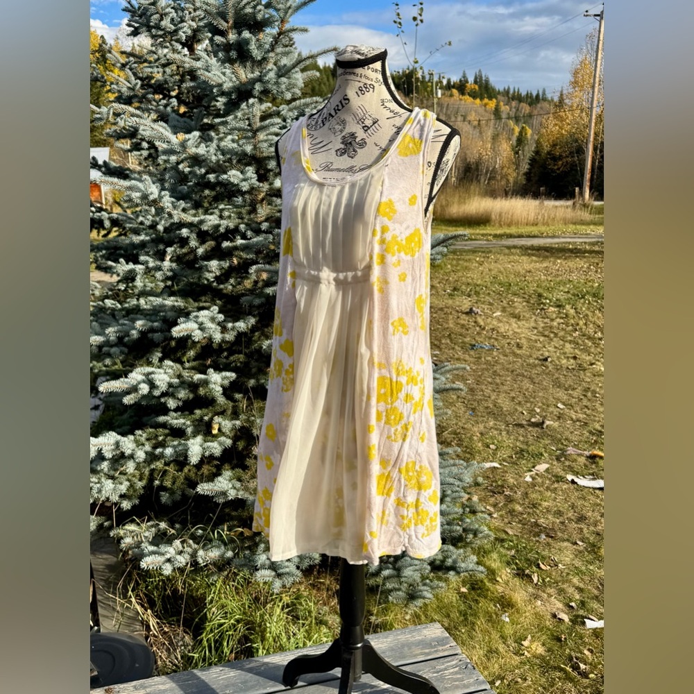 Simply Vera Vera Wang White and Yellow Dress